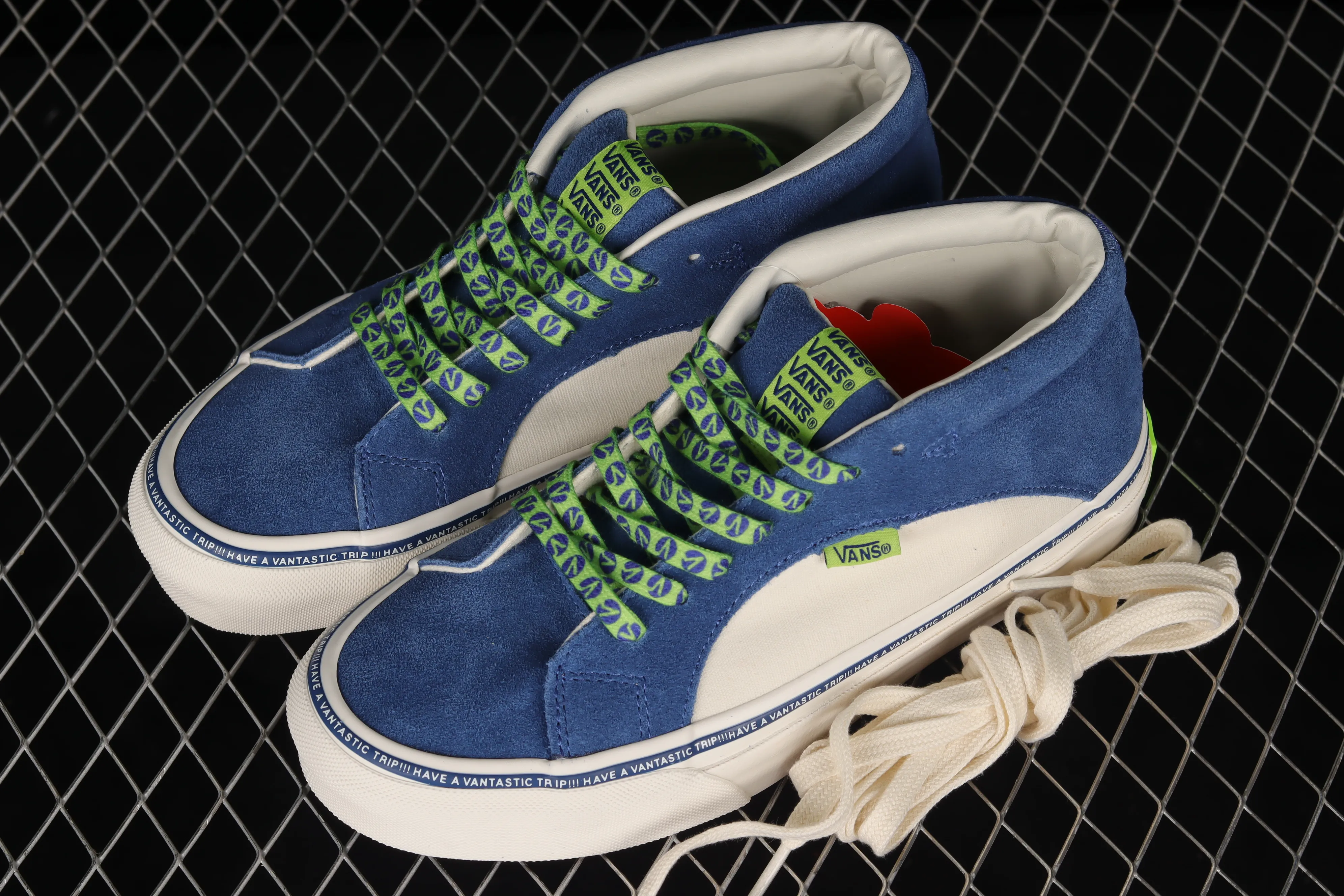 All categories Vans Vans series Vans Mid Vans China Vans Th Snake Trail Lx joint model China casual sneakers VN0A4UWR26N